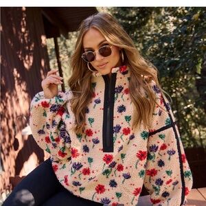 Vici Pauleen Sherpa Floral Quarter Zip
Sweatshirt